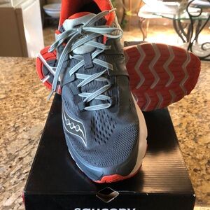 Men’s Everun Hurricane Saucony Trainers